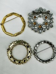 Vtg. Brooch Lot Some Signed Rhinestone, Gold Silver Tone Wear Resell 28pc Monet