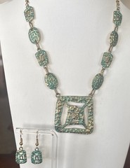 VTG VCLM Signed Victorian Hammered Statement Green & Gold Necklace & Earring Set