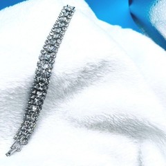 Vintage Weiss Rhinestone Bracelet Baguettes Fold Over Clasp .5″ 6.5″