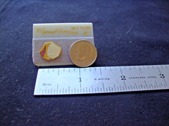 VINTAGE SAMUEL HUANG DESIGNER CLOISONNE RETRO MOD WHITE & PINK STUD EARRINGS