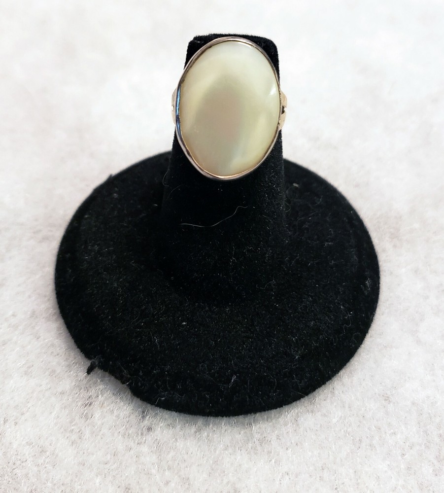 UNBRANDED SILVER/NICKEL SILVER (?) OVAL MOTHER OF PEARL RING SIZE 4.25