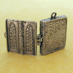Vintage English Sterling Silver Opening Charm Decorative Wardrobe Trunk