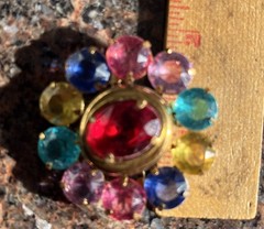 Vtg Faceted Plastic Rhinestone FLOWER Brooch Pin In Gold Tone Setting 1.75”