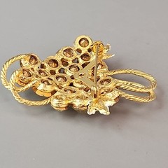 Vintage Rhinestone Grape Brooch Yellow Green Glass Gold Tone Fruit Pin 2.25″