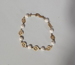 Vintage Gold Tone 7″ Bracelet With Medallions And Faux Pearls