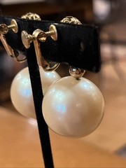 Vintage Napier Huge Pearl Cabochon Filigree Gold Dangle Drop Clip On Earrings