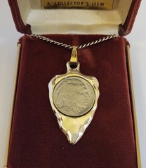 Vintage Arrowhead 1935 Buffalo Nickel Pendant Necklace Goldtone Silvertone