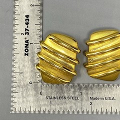 Dangle Drop Earrings Clip On Gold Tone Textured Raised Stripe Chunky Vtg 1.25″