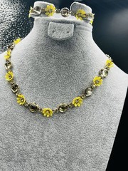 Summer Yellow Daisy Cabochon & Rhinestone MCM STYLE NECKLACE Bracelet set Choker