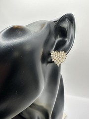 BEAUTIFUL Vintage Genuine Crystal and Gold Tone Heart Earrings Marked Roman