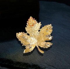 Pendant Fashion Pink Maple Leaf Rhinestone Crystal Woman Brooch Pin Corsage