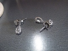 1 Pair Old .75″in White Glass Sparkly w/ Teardrop Dangle Stud