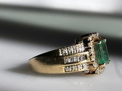 Vintage 14k Gold Handcrafted Natural Diamond And Emerald 9x7mm Band Ring 5.2g