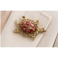 Gerry’s Turtle Brooch Gold Tone Red Lucite Cabochon Tortoise Vintage Pin