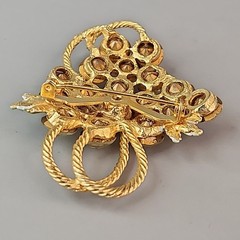 Vintage Rhinestone Grape Brooch Yellow Green Glass Gold Tone Fruit Pin 2.25″