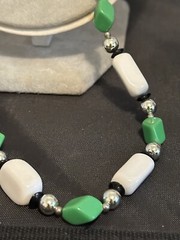 ￼Vtg PLASTIC SINGLE STRAND WHITE AND GREEN NECKLACE – 1960’s- Costume Jewelry