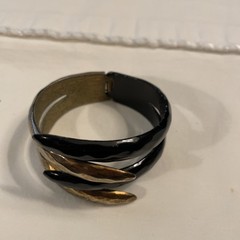 Vintage Gold/Black Bracelet Hinged Clamp Textured Minimalist Unsigned