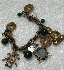 Vintage ART Green Bakelite Bead Asian Inspired Charm Bracelet 7.5”