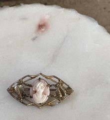 Vintage Petite Cameo Pin Brooch 1 1/8”x 5/8”