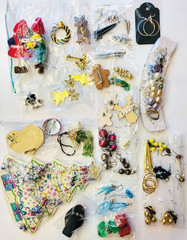 VTG Mixed JEWELRY LOT Everyday + Christmas Retro Earrings Brooches Pins Bracelet