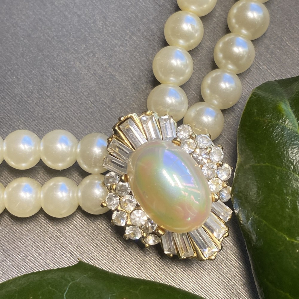 Vintage Pearl Necklace Crystal Halo Pendant Estate Jewelry Pre-Owned Glamourous