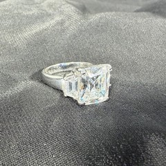 Vtg Y2K 925 Silver Emerald Cut Sz 8.25 CZ Trilogy 3 Stone Ring Hollywood Glam
