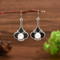 Women’s Retro Imitation Pearl Pendant Earrings Alloy Fashionable Ear Hook