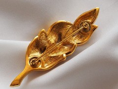 Lanvin * Vintage gold tone leaf brooch crystal rhinestones Signed