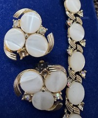 Vintage Judy Lee Signed White Moonglow Lucite Parure Necklace Bracelet Earrings