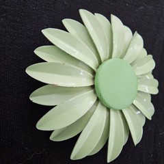 Vintage Green Enamel Double Layered Daisy Flower Brooch Pin 3″ Mod 60s Retro