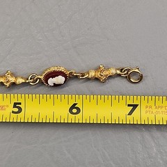 Vintage Cameo Bracelet Linked Gold Tone Chain Resin Missing One 6.25″