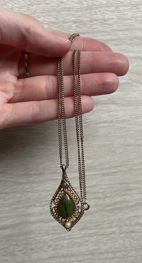 VTG Jade Nephrite Diamond Chip Gold Tone Filigree Cultured Pearl Necklace 18″