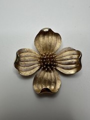 Vintage Gold Trifari Flower Brooch 4.5cm JB9