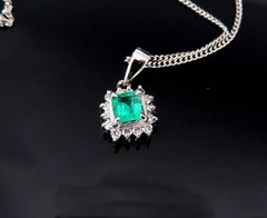 Vintage 0.30ct Colombian Emerald 0.18ct Diamond Platinum Chain Necklace