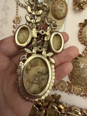 Verified Juliana D&E Book piece art glass full pature neck earring brooch brac