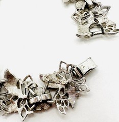 Unusual Signed Vtg Kramer Brushed Silver Tone Rhinestone Floral Bracelet 6.75″