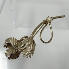 Vintage Gold Tone Blooming Dandelion Adjustable Petals Faux Pearl Brooch Pin