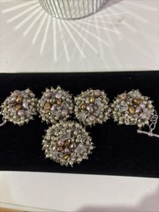 VINTAGE CLUSTER FAUX PEARLS & CRYSTALS TOGGLE 7″ STATEMENT BRACELET &2″ PIN SET