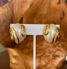 Vintage Erwin Pearl Clip-On Earrings Oval Faux Pearl Gold Swirl
