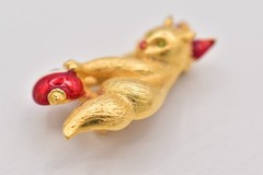 Vero Vintage Christmas Kitten Pin Brooch Cat Brushed Gold Red Bow Signed BinBP
