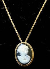Vintage Goldtone Avon Black & White Cameo Rhinestone Pendant Brooch Pin Necklace