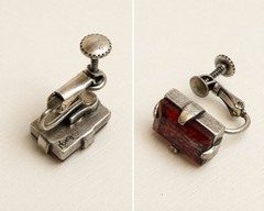 YVES SAINT LAURENT YSL Vintage NWT Unique Glass Gunmetal Screwback Earrings 90’s