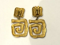 LARGE 2.75″ DANGLING DROP MATTE GOLD SPIRAL SWIRL 1980S CLIP ON EARRINGS EUC