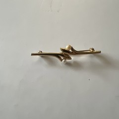 Vintage Gold Tone Bar Pin with White Baroque Pearl Stones