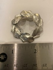 Vintage Silver Tone Wreath of Textured Leaves Pin Brooch Unsigned 1.5in