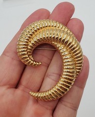 Monet Large Swirl Brooch 2.25in Gold Tone Ribbed Textured Spiral Estate Pin