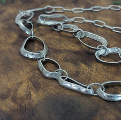 Chico’s Silver Hammered Open Oval Asymmetrical Chain Link Necklace 40″L Used