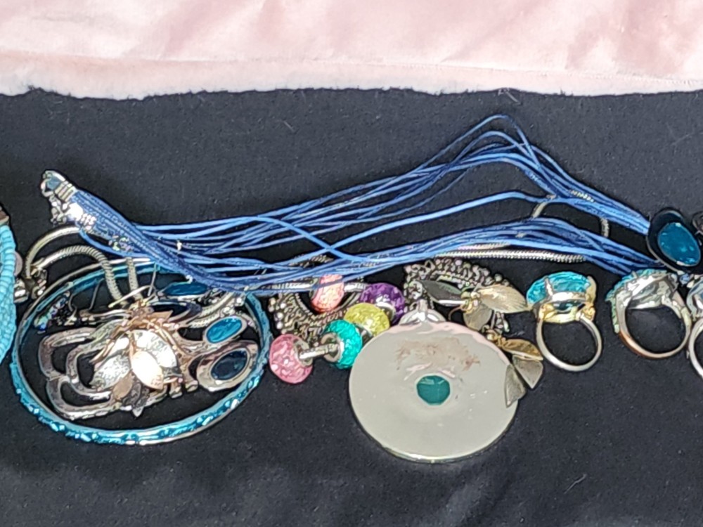 Estate Lot Vintage & Contemporary Jewelry Necklaces Bracelets Earrings Rings 19