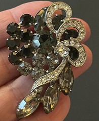 Vintage Stunning Rhinestones Pin Brooch Gray & Cleat Prong Set Stones