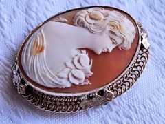 ESTATE VINTAGE 12K GOLD FILLED FANCY FILIGREE SETTING SHELL CAMEO BROOCH *FLORA*